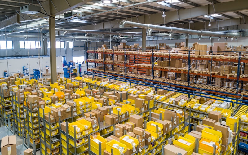 Distribution centre artic HGV yard swept path, Coventry